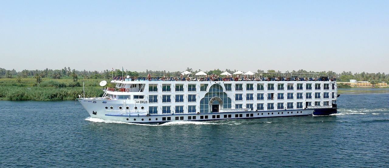Dahabiya vs Nile Cruise